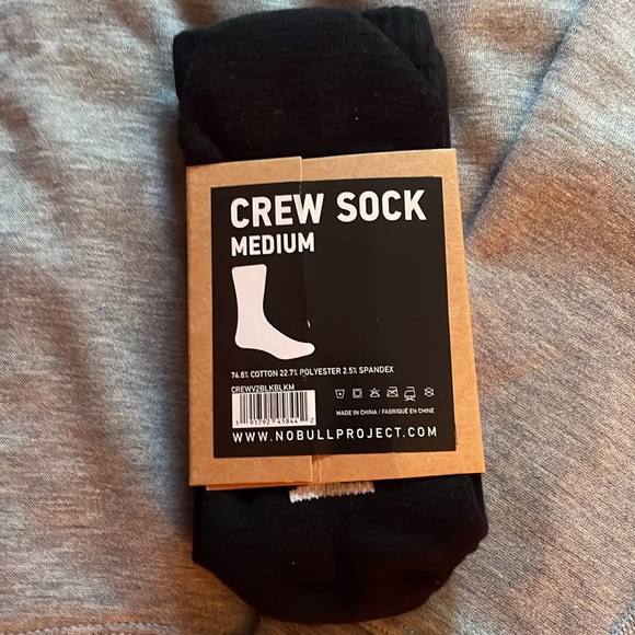 NOBULL crew sweatshirt and crew socks - M - NWT - Picture 3 of 3